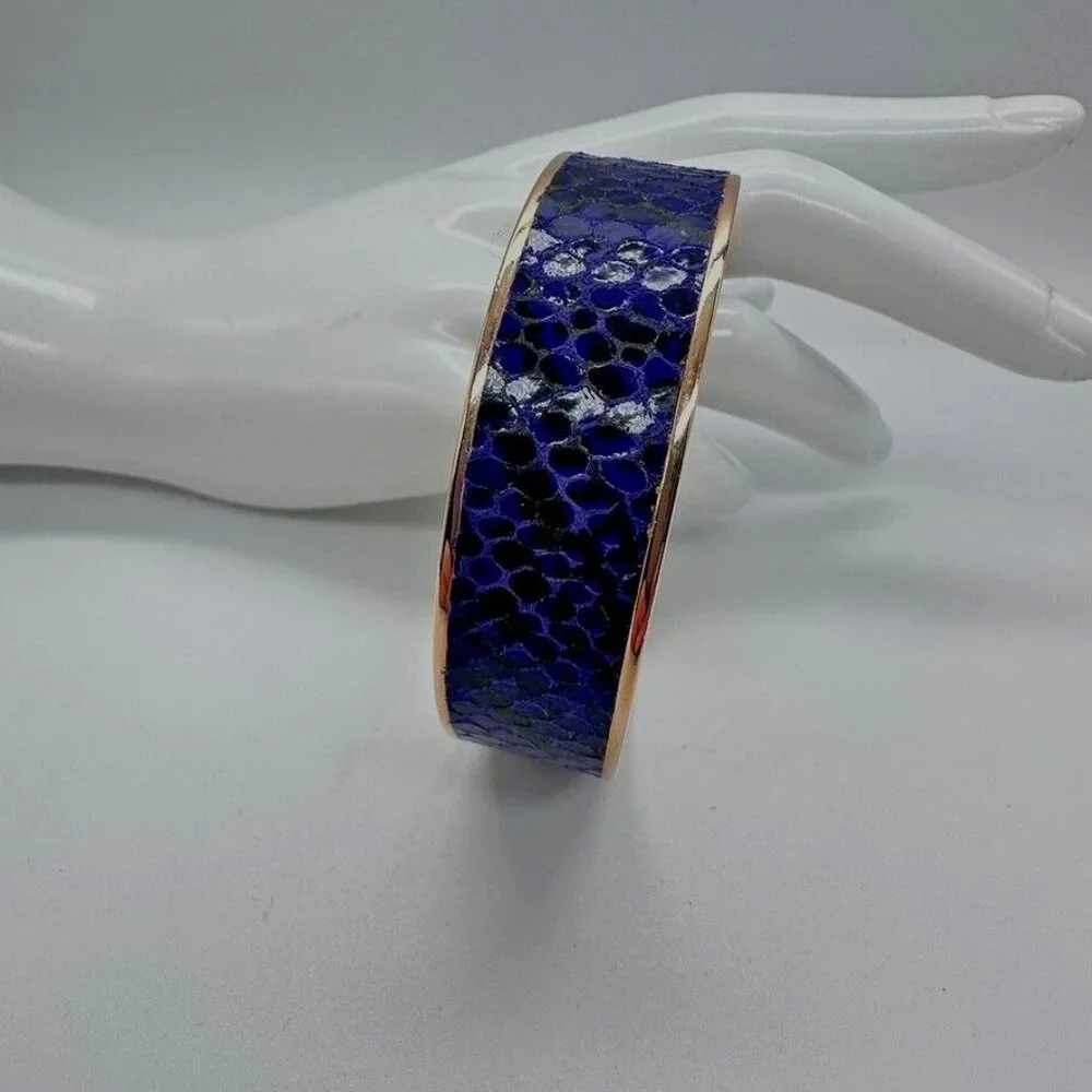 A V Max NYC Bracelet Purple Faux Reptile Skin Gold Tone .75‎ Wide Bangle